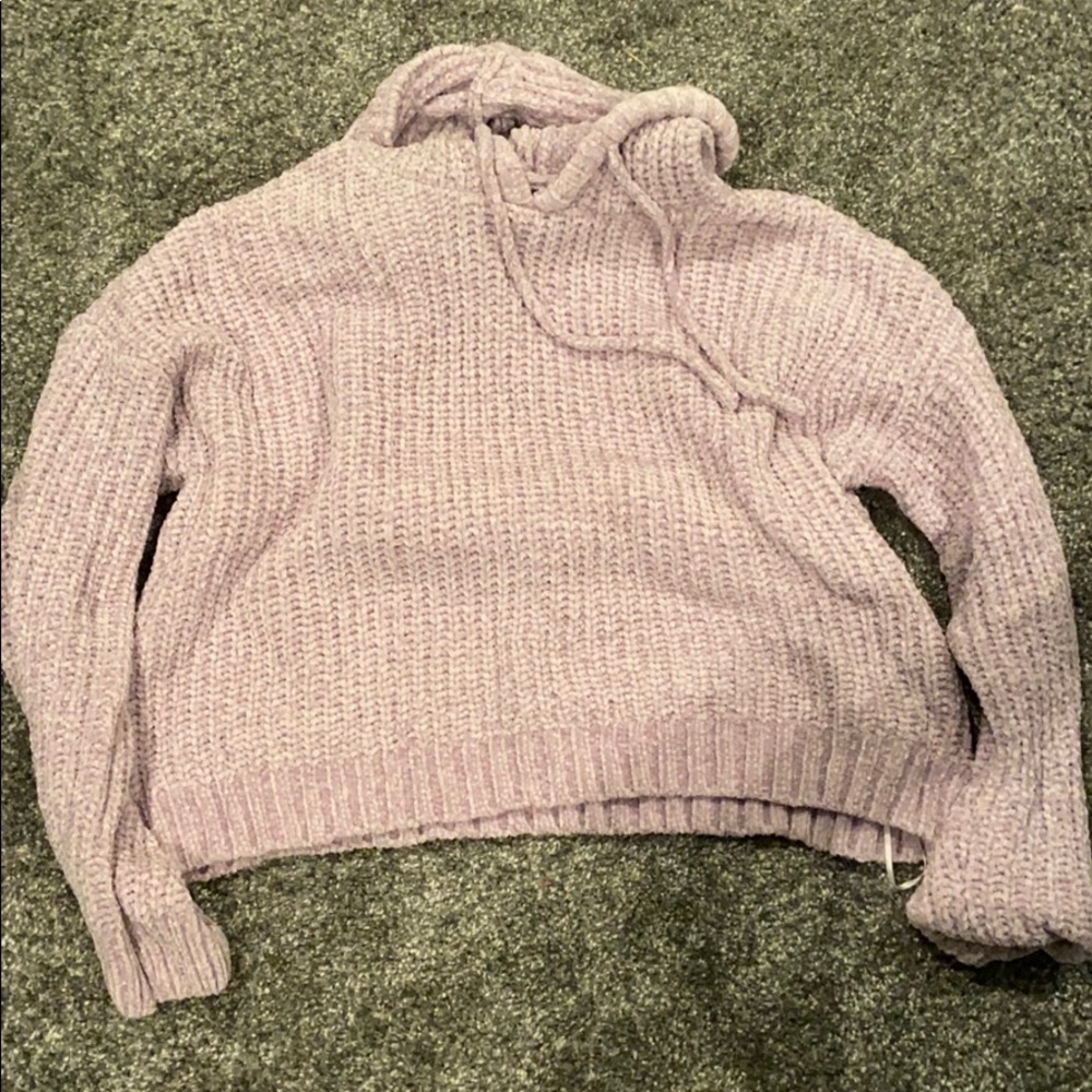So;Light purple hooded comfy shirt. A bit cropped